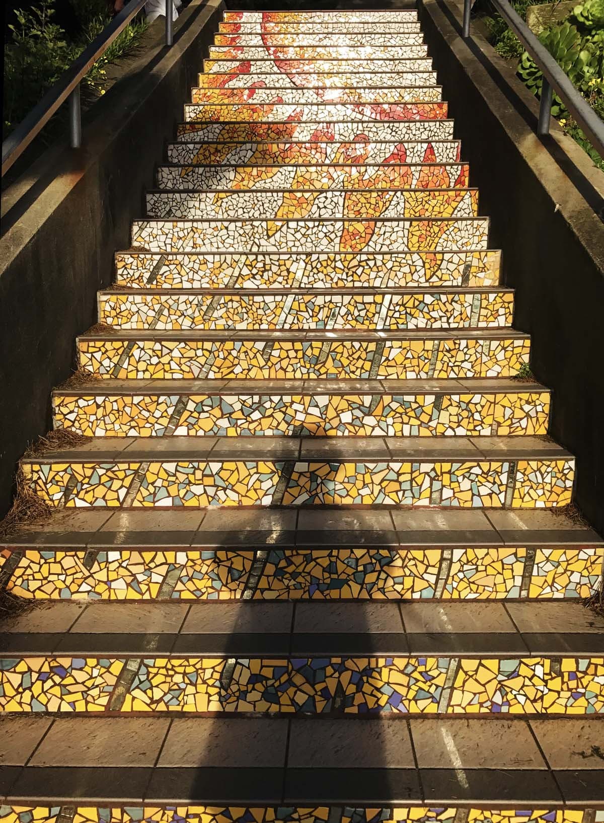 サンフランシスコの観光名所モザイク階段moraga Steps サンフランシスコの観光名所モザイク階段moraga Steps