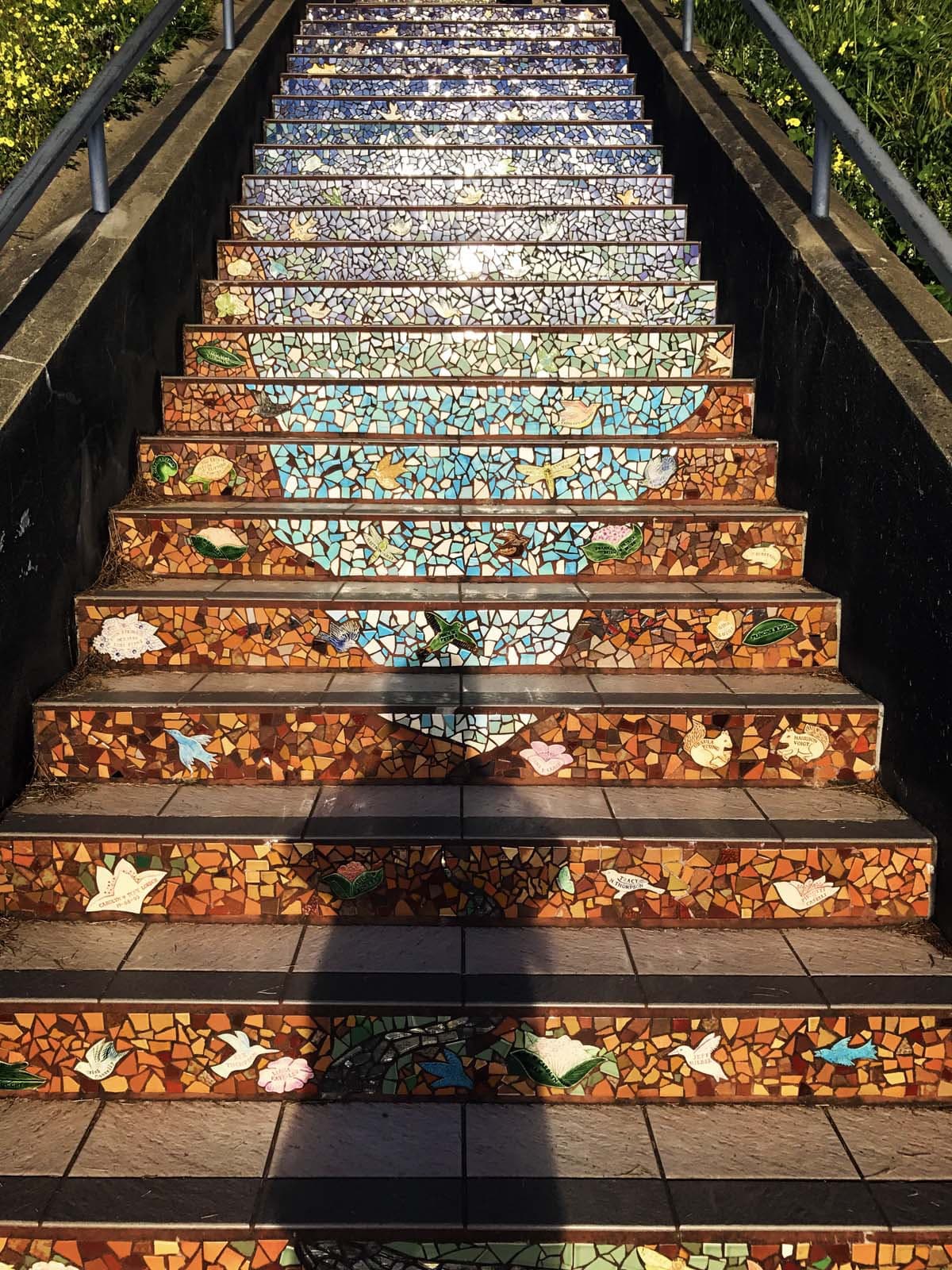 サンフランシスコの観光名所モザイク階段moraga Steps サンフランシスコの観光名所モザイク階段moraga Steps